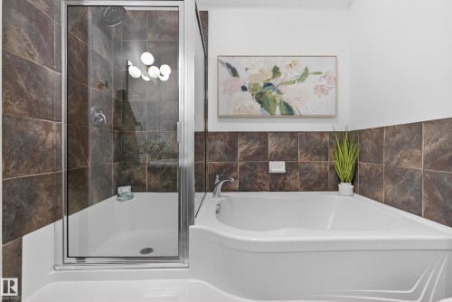 421 10147 112 Street, Edmonton, AB - Indoor Photo Showing Bathroom