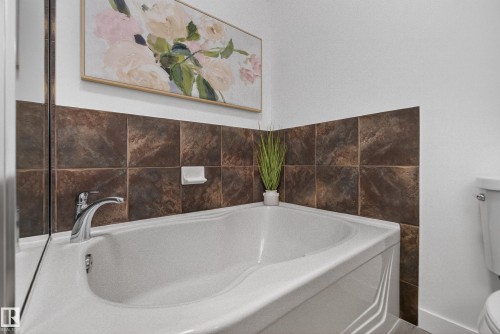 421 10147 112 Street, Edmonton, AB - Indoor Photo Showing Bathroom
