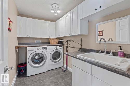 1006 28 Street, Cold Lake, AB - Indoor Photo Showing Laundry Room