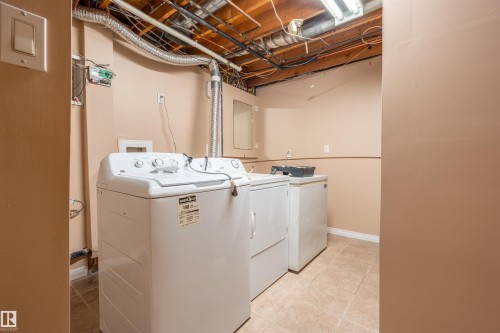 907/909 8 Street, Cold Lake, AB - Indoor Photo Showing Laundry Room