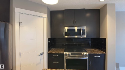 616 175A Street Sw, Edmonton, AB - Indoor Photo Showing Kitchen