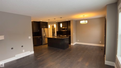 616 175A Street Sw, Edmonton, AB - Indoor Photo Showing Kitchen