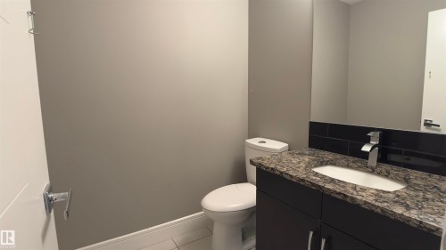 616 175A Street Sw, Edmonton, AB - Indoor Photo Showing Bathroom