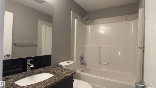 616 175A Street Sw, Edmonton, AB - Indoor Photo Showing Bathroom