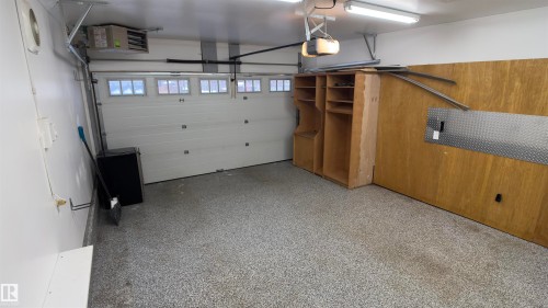 616 175A Street Sw, Edmonton, AB - Indoor Photo Showing Garage