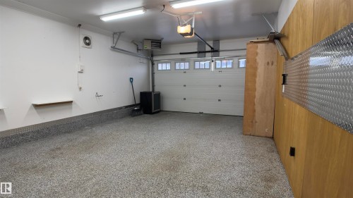 616 175A Street Sw, Edmonton, AB - Indoor Photo Showing Garage
