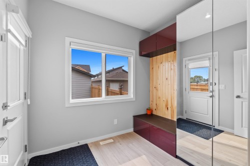 331 32 Avenue, Edmonton, AB - Indoor Photo Showing Other Room