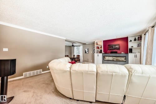 12404 39 Avenue Nw, Edmonton, AB - Indoor