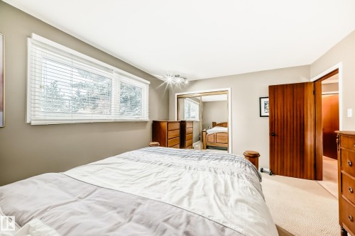 12404 39 Avenue Nw, Edmonton, AB - Indoor Photo Showing Bedroom