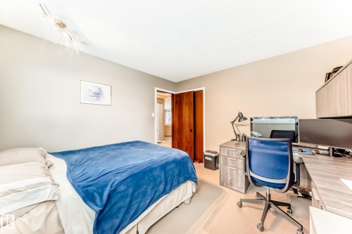 12404 39 Avenue Nw, Edmonton, AB - Indoor Photo Showing Bedroom
