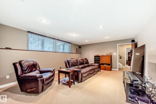 12404 39 Avenue Nw, Edmonton, AB - Indoor