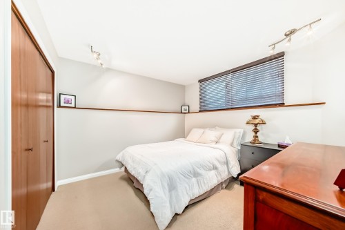 12404 39 Avenue Nw, Edmonton, AB - Indoor Photo Showing Bedroom
