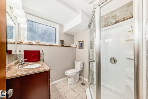 12404 39 Avenue Nw, Edmonton, AB - Indoor Photo Showing Bathroom