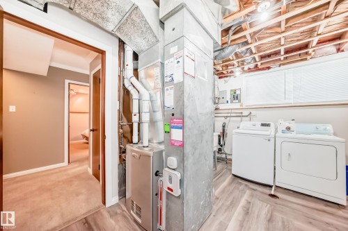 12404 39 Avenue Nw, Edmonton, AB - Indoor Photo Showing Laundry Room