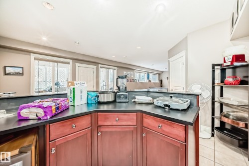 1605 Haswell Court, Edmonton, AB - Indoor Photo Showing Kitchen