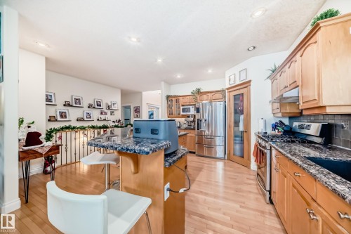 1605 Haswell Court, Edmonton, AB - Indoor Photo Showing Kitchen