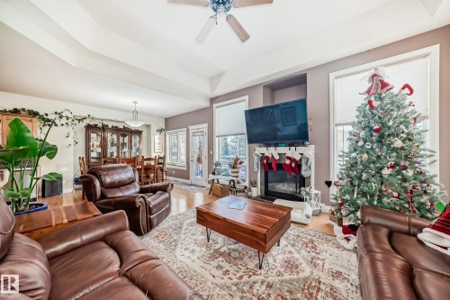 1605 Haswell Court, Edmonton, AB - Indoor Photo Showing Living Room