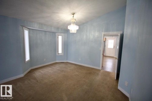 2206 Kaufman Way, Edmonton, AB - Indoor Photo Showing Other Room