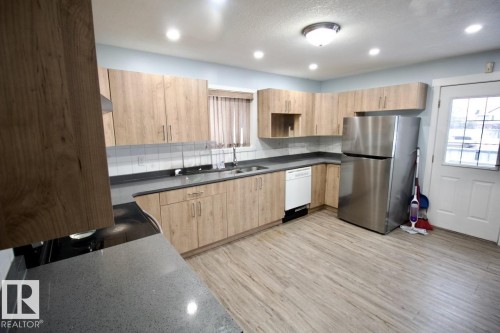 2206 Kaufman Way, Edmonton, AB - Indoor Photo Showing Kitchen With Double Sink