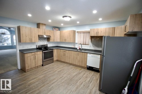 2206 Kaufman Way, Edmonton, AB - Indoor Photo Showing Kitchen With Double Sink