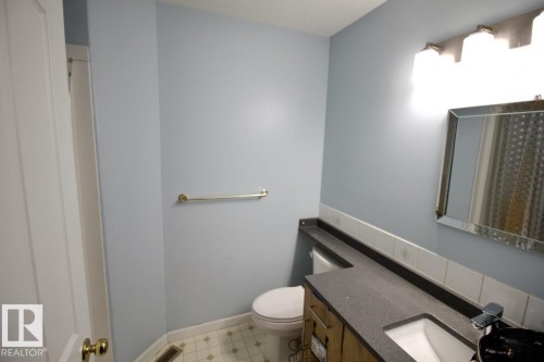 2206 Kaufman Way, Edmonton, AB - Indoor Photo Showing Bathroom