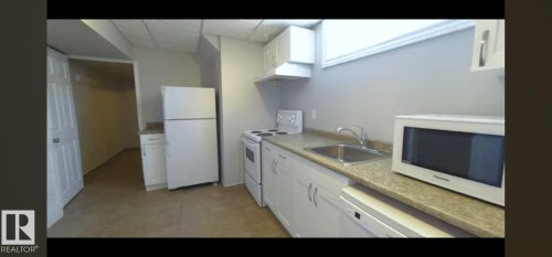 11319 137 Avenue, Edmonton, AB - Indoor Photo Showing Kitchen