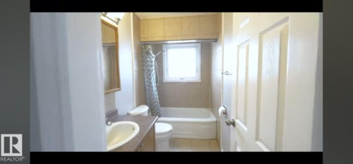 11319 137 Avenue, Edmonton, AB - Indoor Photo Showing Bathroom