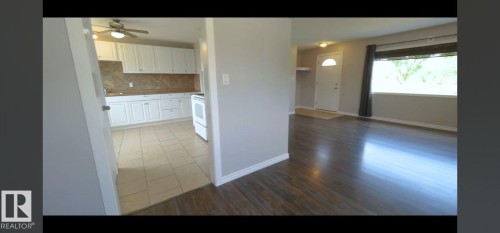11319 137 Avenue, Edmonton, AB - Indoor Photo Showing Kitchen