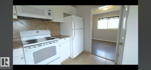 11319 137 Avenue, Edmonton, AB - Indoor Photo Showing Kitchen