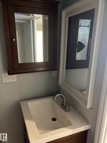 120 50434 Rge Rd 232, Rural Leduc County, AB - Indoor Photo Showing Bathroom