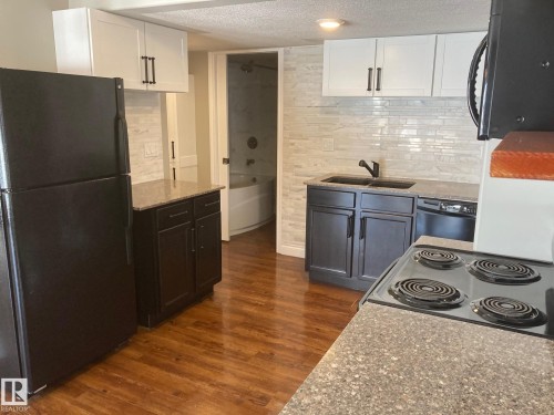 120 50434 Rge Rd 232, Rural Leduc County, AB - Indoor Photo Showing Kitchen With Double Sink