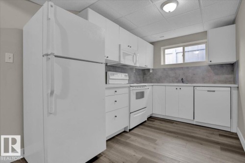 10345 159 Street, Edmonton, AB - Indoor Photo Showing Kitchen