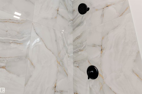 123 Morin Maze Maze, Edmonton, AB - Indoor Photo Showing Bathroom