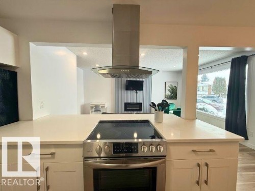 11912 140 Avenue, Edmonton, AB - Indoor Photo Showing Kitchen