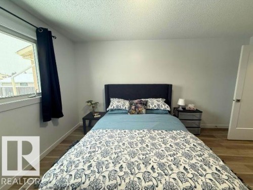 11912 140 Avenue, Edmonton, AB - Indoor Photo Showing Bedroom
