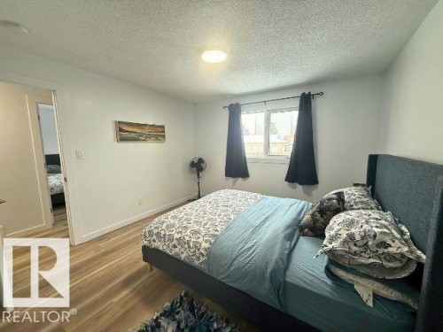11912 140 Avenue, Edmonton, AB - Indoor Photo Showing Bedroom