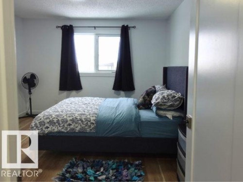 11912 140 Avenue, Edmonton, AB - Indoor Photo Showing Bedroom