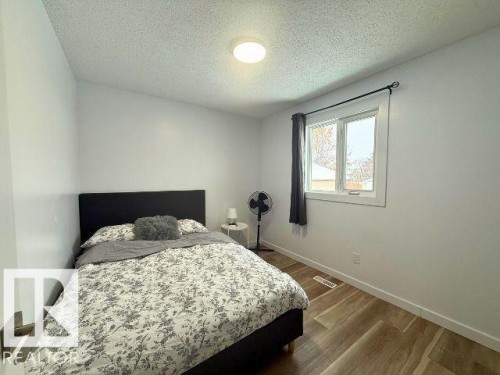 11912 140 Avenue, Edmonton, AB - Indoor Photo Showing Bedroom