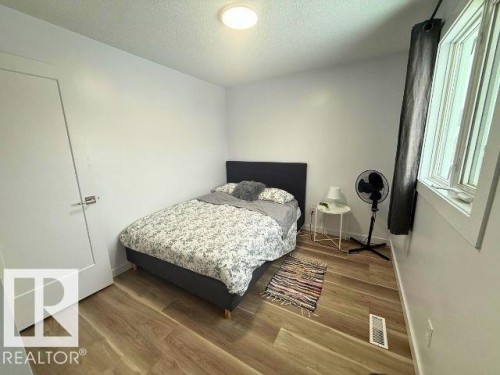11912 140 Avenue, Edmonton, AB - Indoor Photo Showing Bedroom