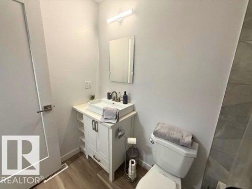 11912 140 Avenue, Edmonton, AB - Indoor Photo Showing Bathroom