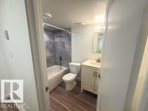 11912 140 Avenue, Edmonton, AB - Indoor Photo Showing Bathroom