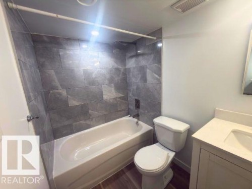 11912 140 Avenue, Edmonton, AB - Indoor Photo Showing Bathroom