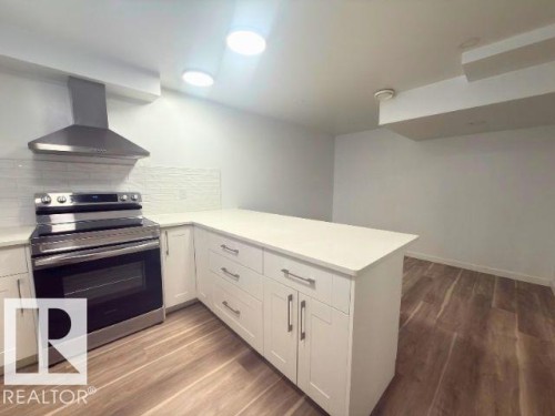 11912 140 Avenue, Edmonton, AB - Indoor Photo Showing Kitchen