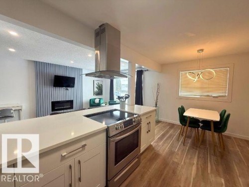 11912 140 Avenue, Edmonton, AB - Indoor