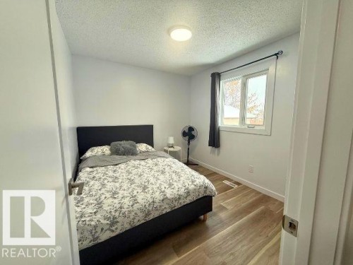 11912 140 Avenue, Edmonton, AB - Indoor Photo Showing Bedroom