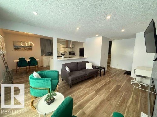 11912 140 Avenue, Edmonton, AB - Indoor Photo Showing Living Room