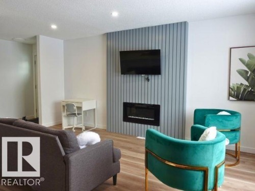 11912 140 Avenue, Edmonton, AB - Indoor Photo Showing Living Room With Fireplace
