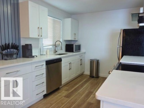 11912 140 Avenue, Edmonton, AB - Indoor Photo Showing Kitchen