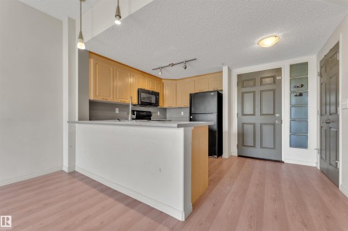 104 6315 135 Avenue, Edmonton, AB - Indoor Photo Showing Kitchen