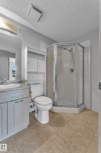 104 6315 135 Avenue, Edmonton, AB - Indoor Photo Showing Bathroom